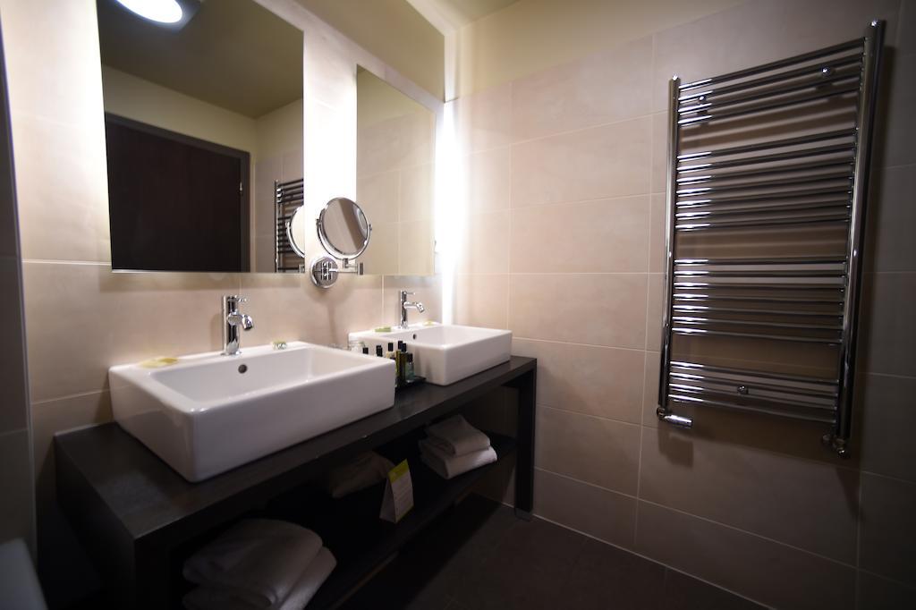Hotel Les Rives Guebwiller Rum bild